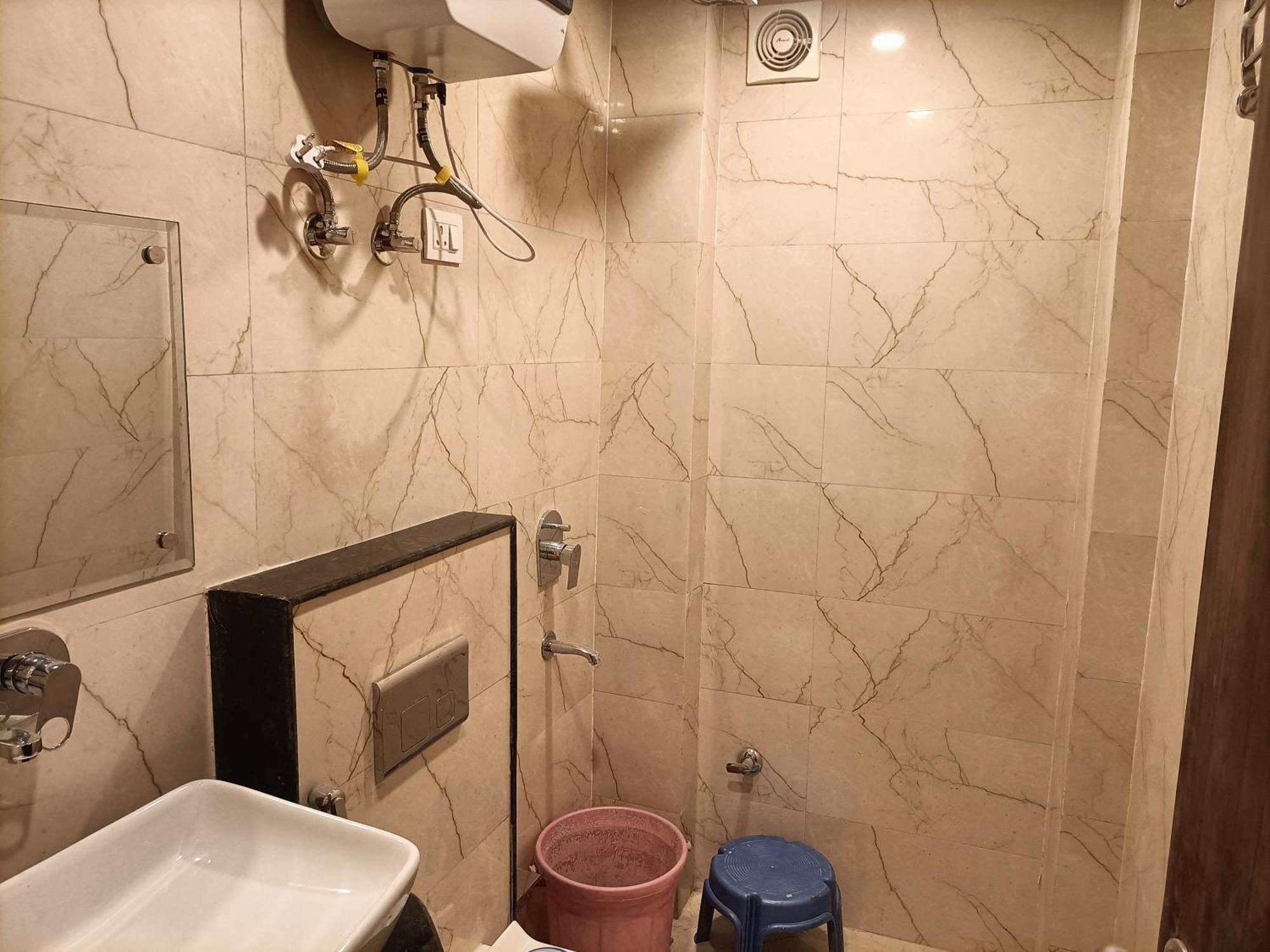Hotel Z Black Plaza Near Igi Airport Delhi 4*